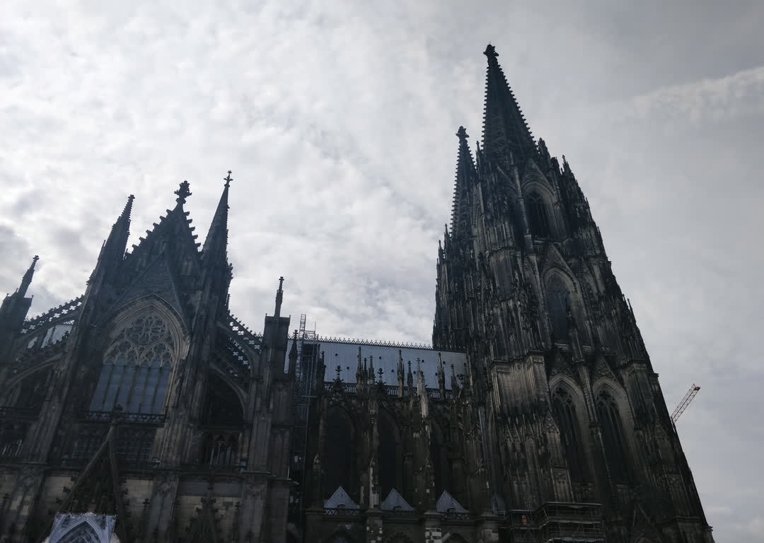 Köln Domkirke ved Rhinen i Tyskland, fotograferet i 2023